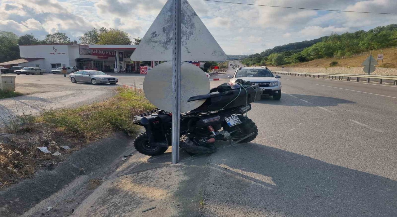 Polisin dur ihtarına uymayan otomobil kaza yaptı: 2 yaralı