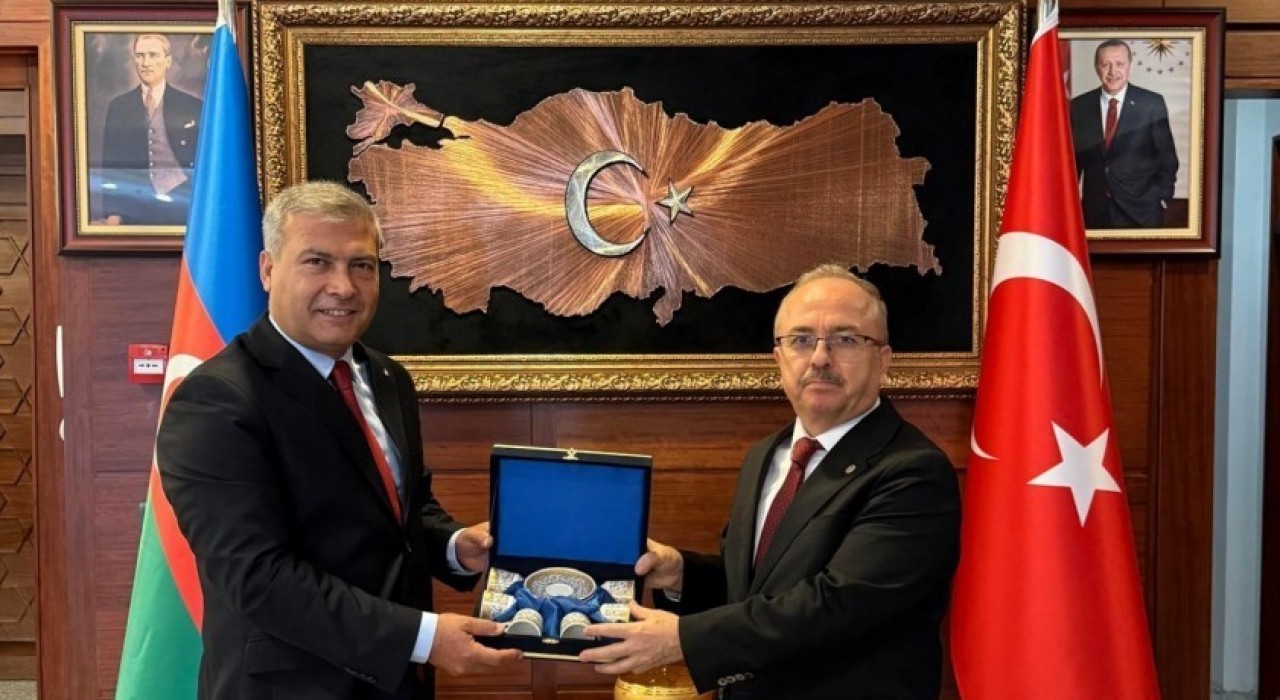 Prof. Dr. Adıgüzelin uluslararası eğitim hamlesi Azerbaycanda sürüyor