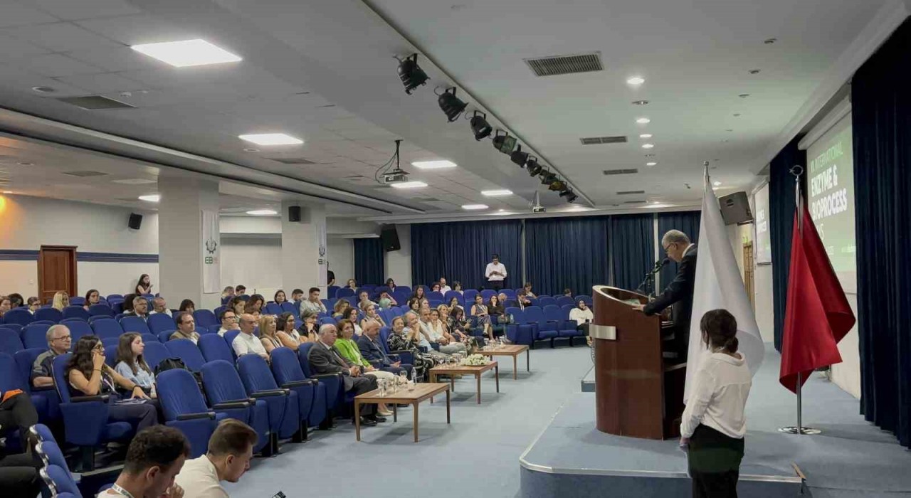 Profesörden yapay zeka uyarısı: Bu hızlı gelişmenin arkasında kalmamalıyız