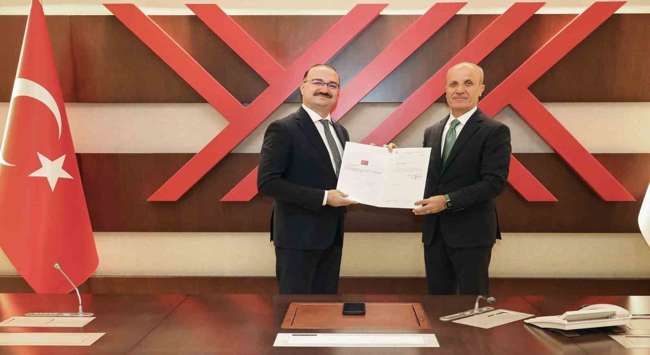 Rektör Hacımüftüoğlundan YÖK Başkanı Özvarın ikinci dönemi için tebrik mesajı