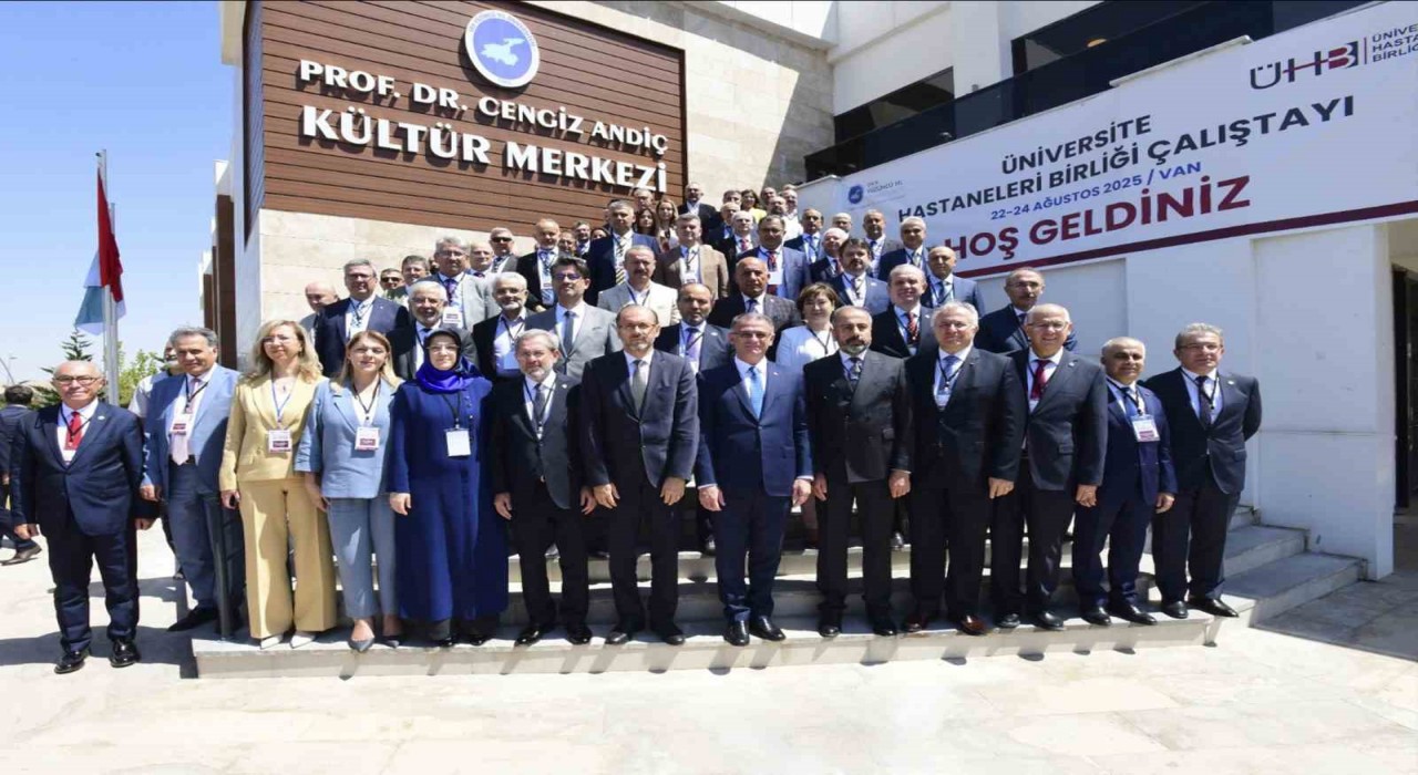 Rektör Kibar, Üniversite Hastaneler Birliği Çalıştayına katıldı