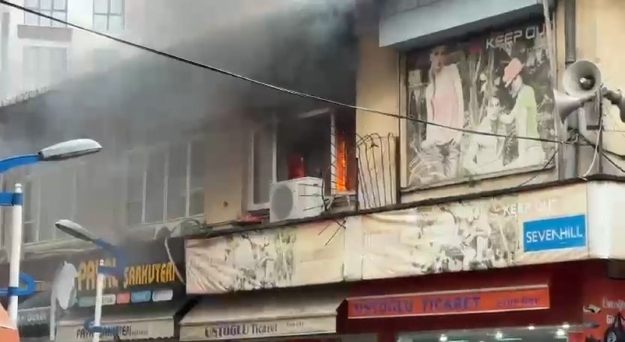 Rizede depo yangını