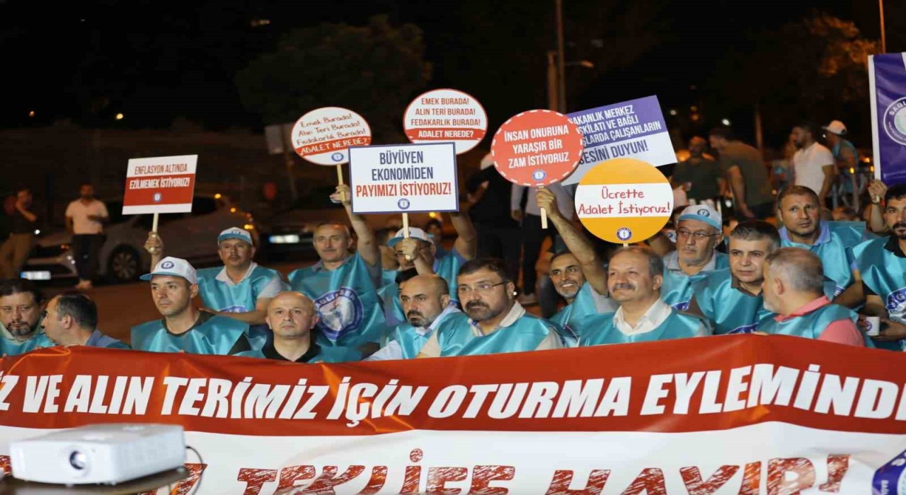 Sağlık-Senden 81 ilde ‘112 dakikalık oturma eylemi