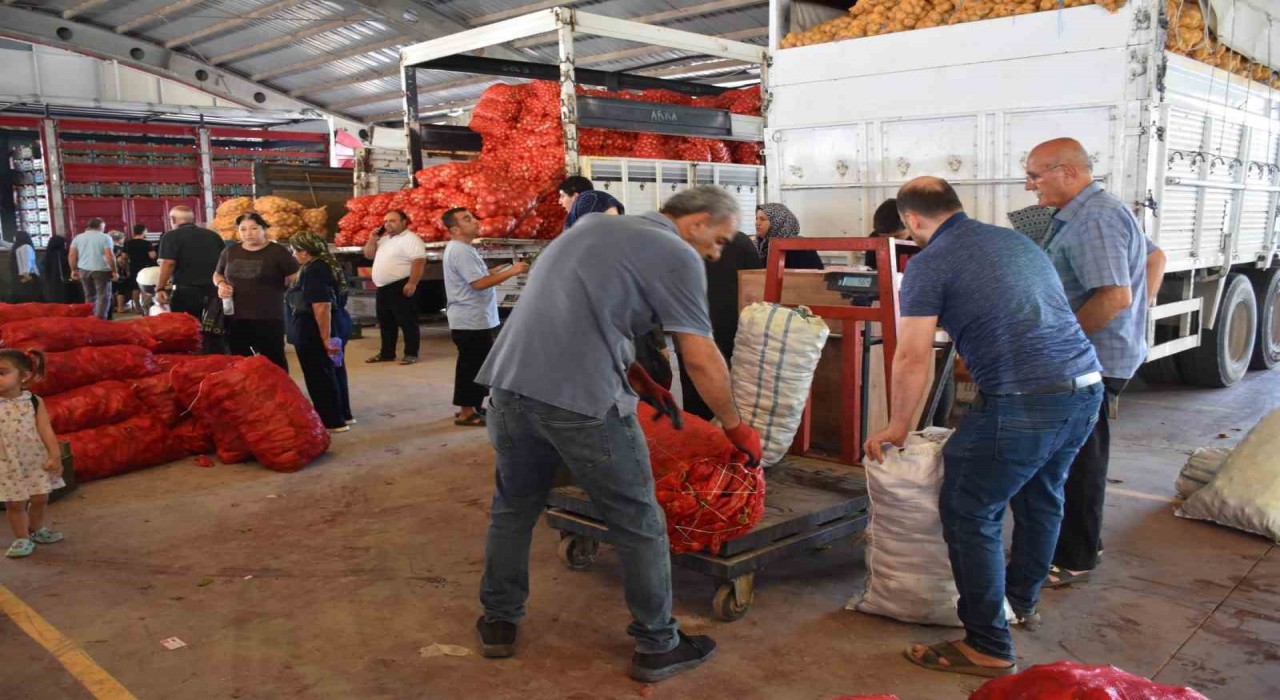 Şahinbey Belediyesinin Üreticiden Tüketiciye Tarla Fiyatına projesine vatandaşlardan tam not