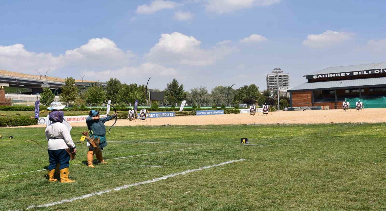 Şahinbeyde 30 Ağustos Zafer Bayramına özel okçuluk turnuvası