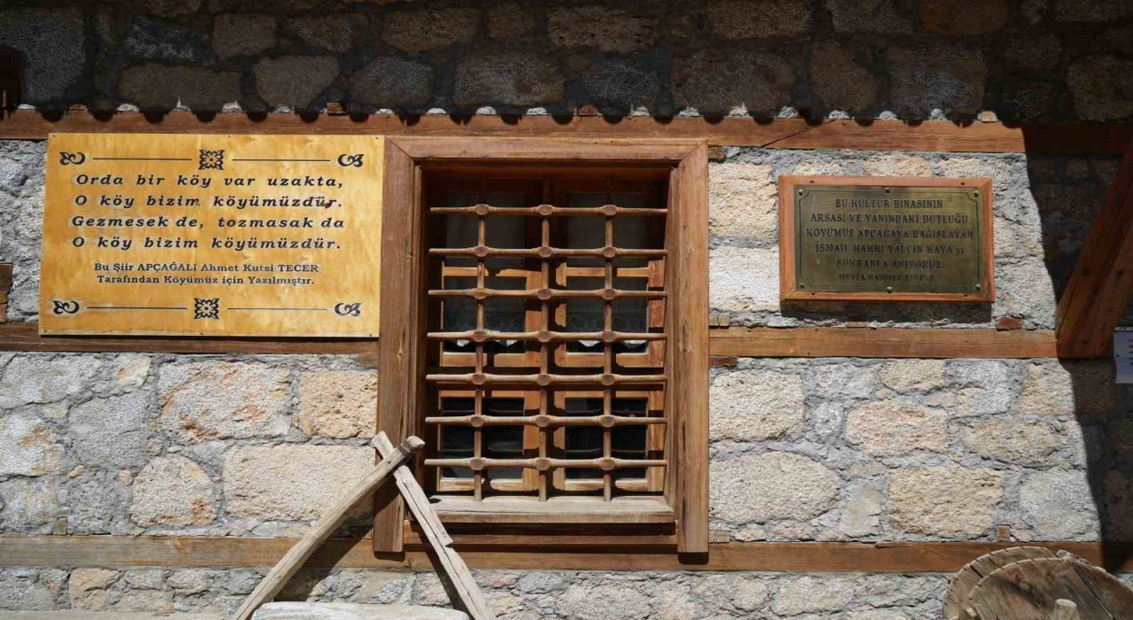 Şair Tecerin köyü, gezginler ve fotoğraf tutkunlarının ilgisini çekiyor