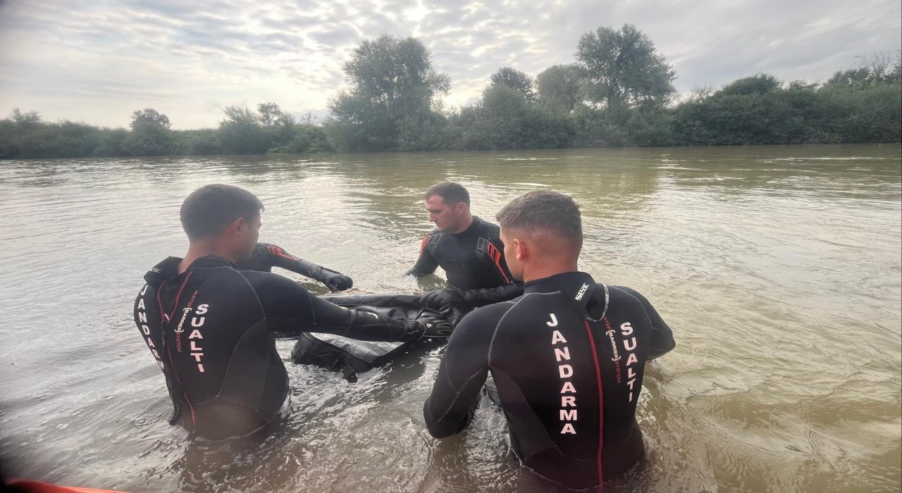 Sakarya Nehrine düştüğü öne sürülen gencin cansız bedeni 3 gün sonra bulundu
