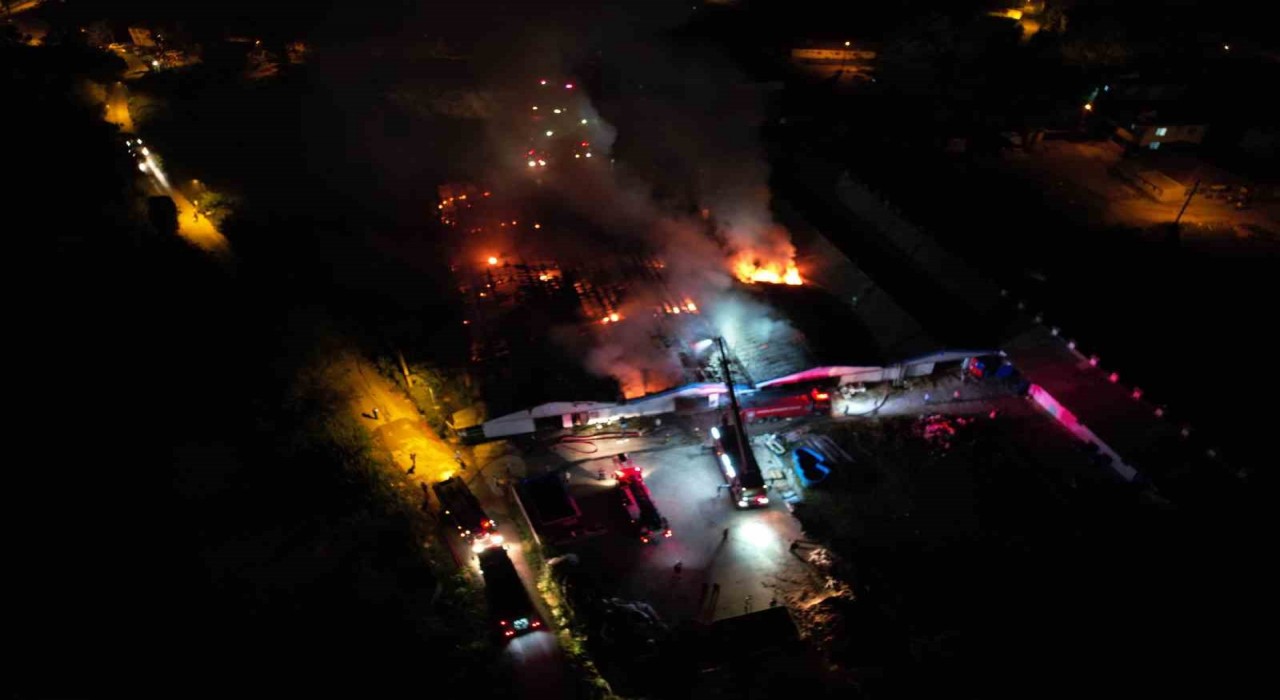 Sakaryada fabrikadaki yangın söndürüldü