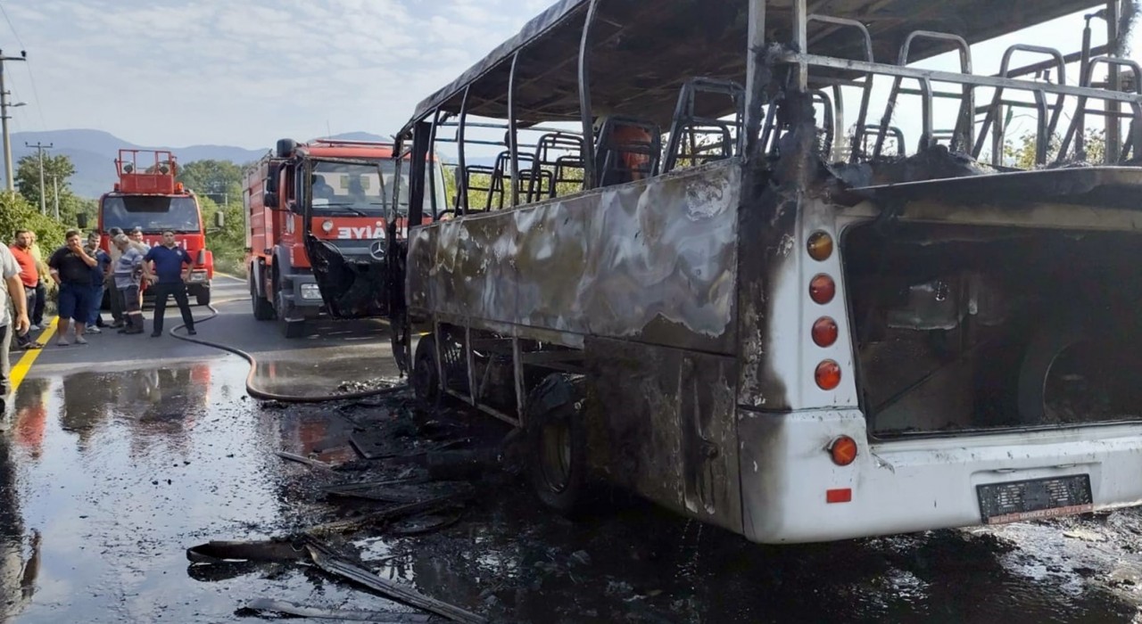 Sakaryada işçi servisi alev topuna döndü