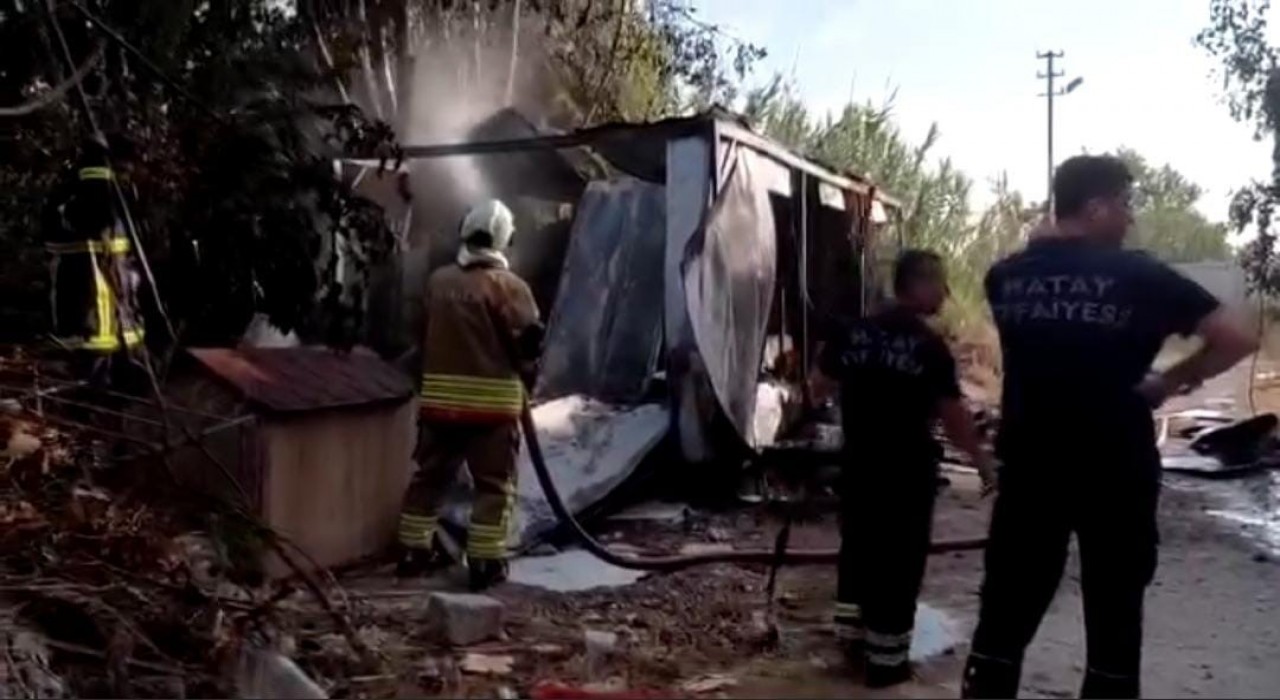 Samandağda çıkan yangında konteyner kullanılamaz hale geldi