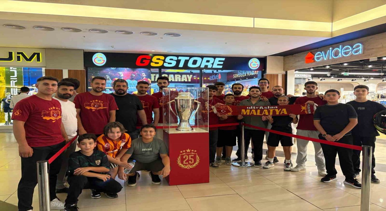 Şampiyonluk kupası Malatyada taraftarla buluştu
