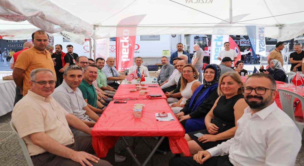 Samsun İl Sağlık Müdürlüğü yöneticilerinden Kızılayın kampanyasına destek