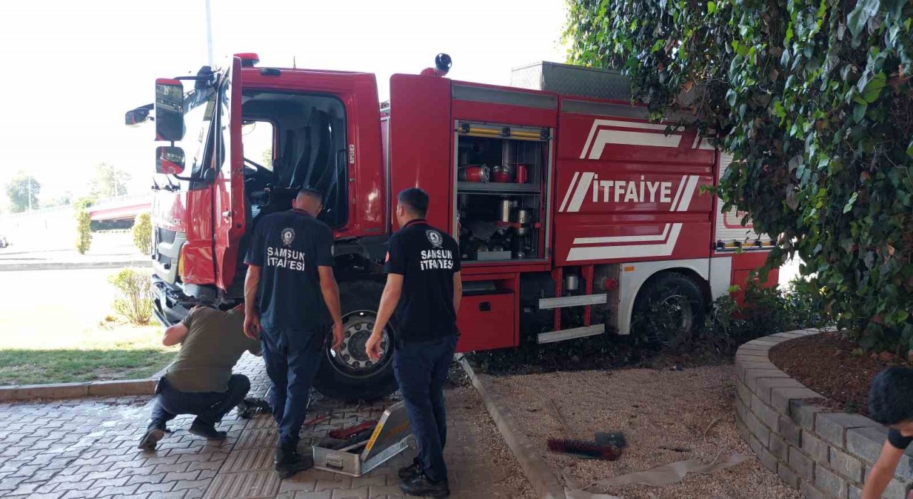 Samsunda itfaiye aracı kaza yaptı: 2si itfaiyeci 3 yaralı
