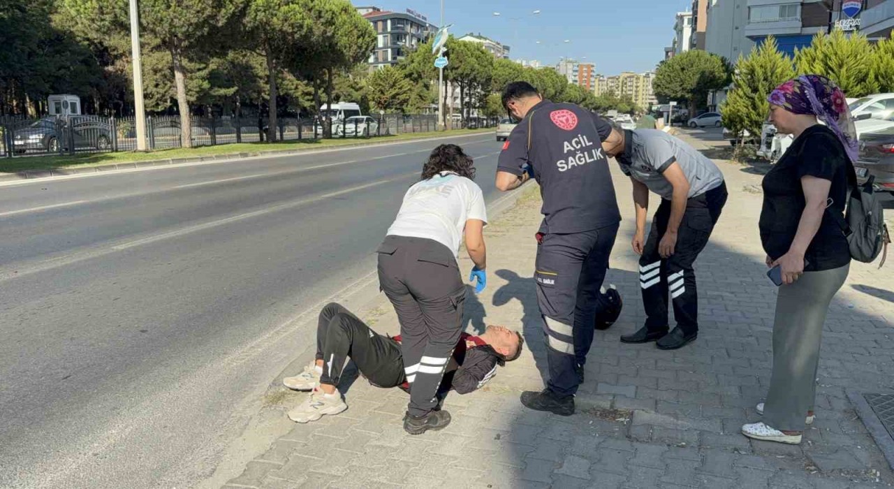 Samsunda motosiklet yayaya çarptı: 2 yaralı