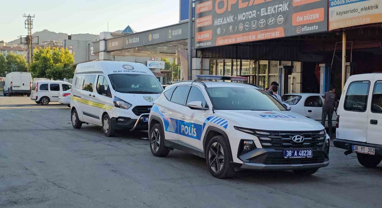 Sanayide çalışan kalfa kazara çırağı vurdu