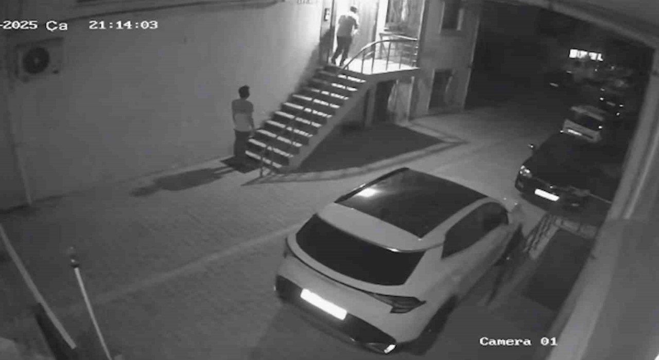 Sancaktepede 4 dakikalık hırsızlık turu: Bisikletle kaçtılar