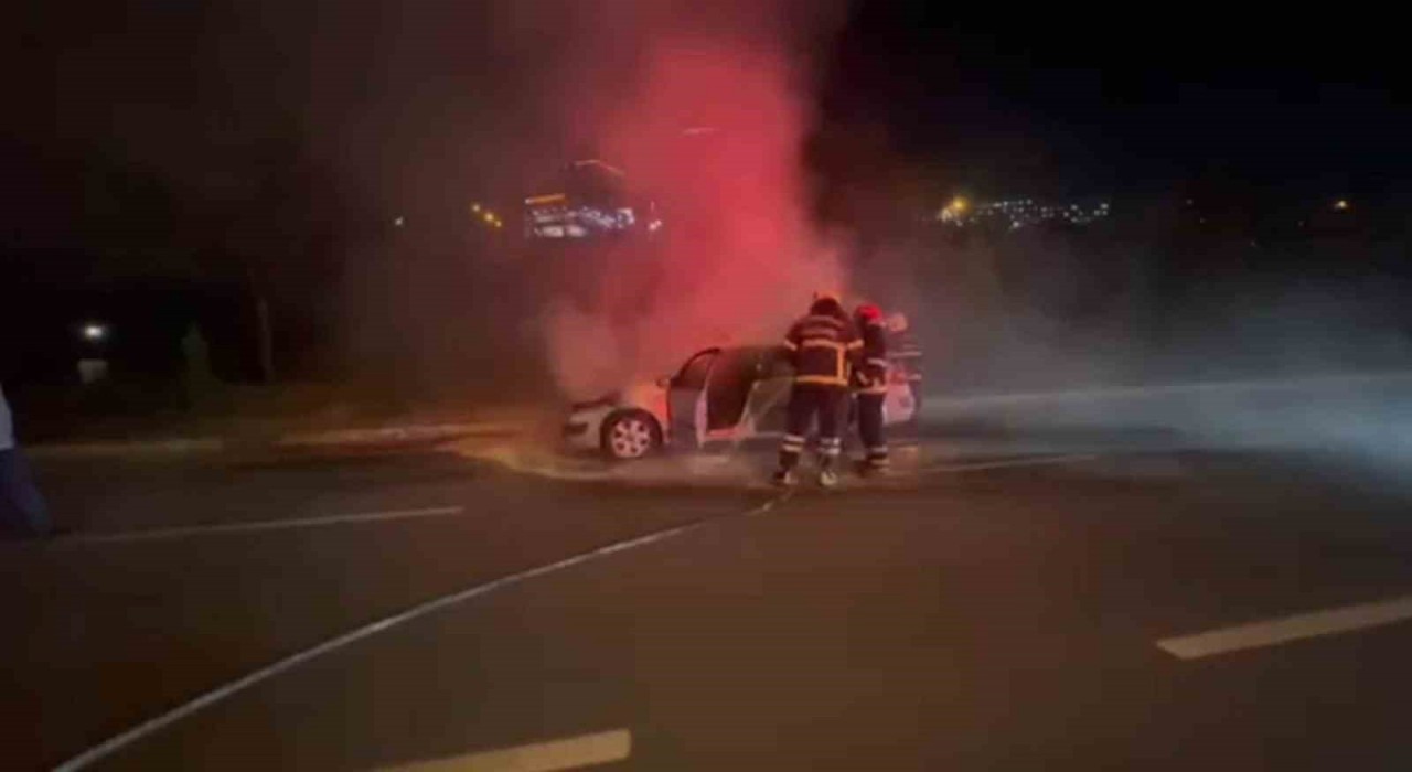 Şanlıurfada otomobil yanarak kullanılamaz hale geldi