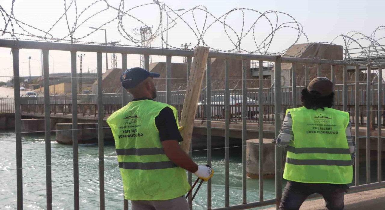 Şanlıurfada sulama kanalında can güvenliği için tel örgü önlemi