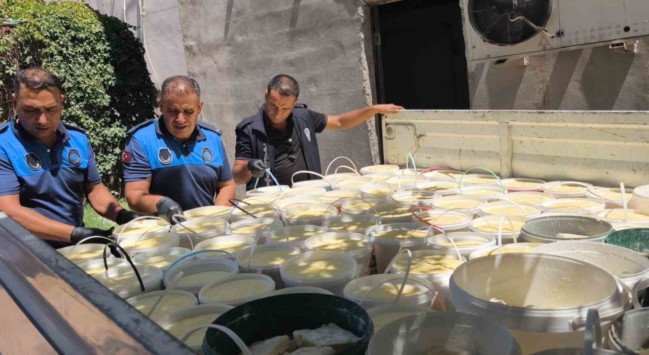 Şanlıurfada zabıtadan süt ürünleri imalathanesine baskın
