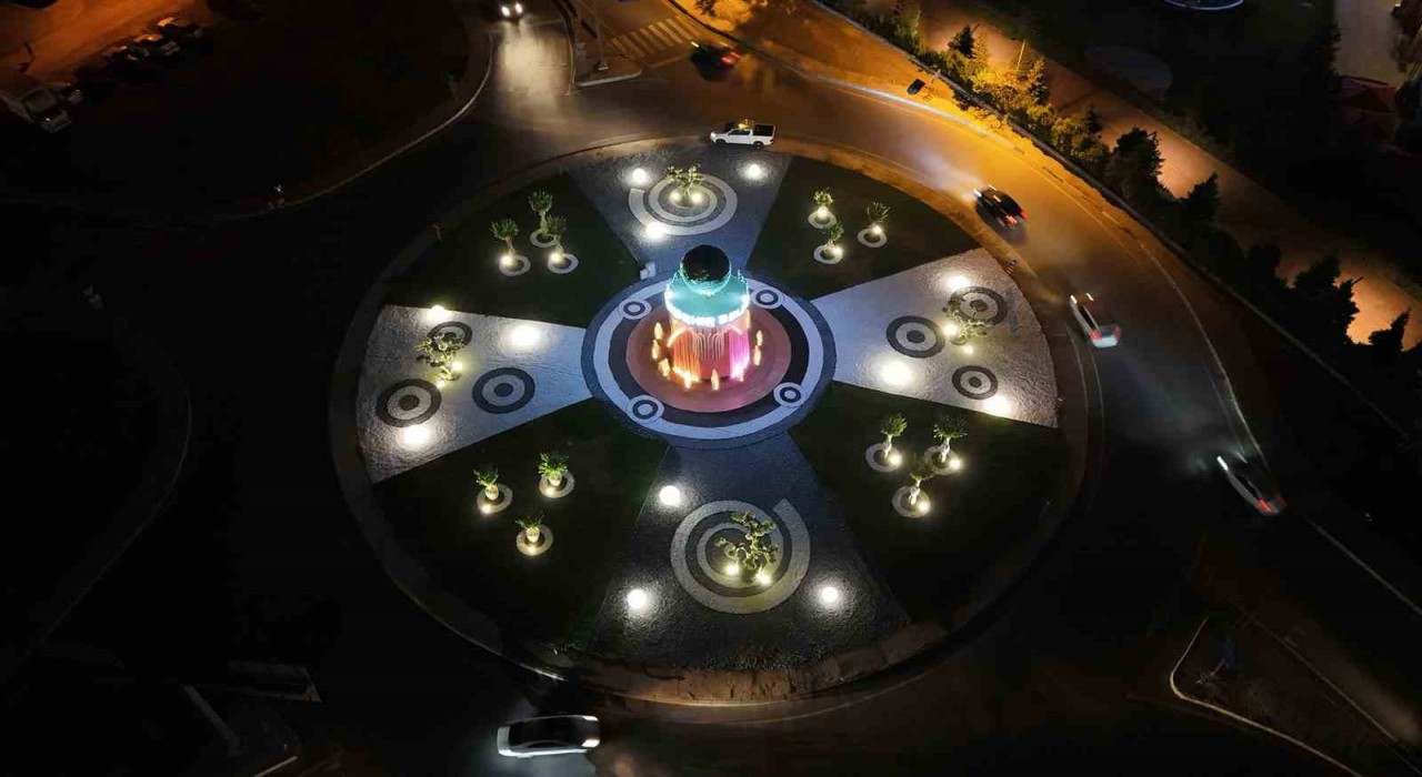 Sapancada otoyol çıkışı artık bir sanat eseri gibi