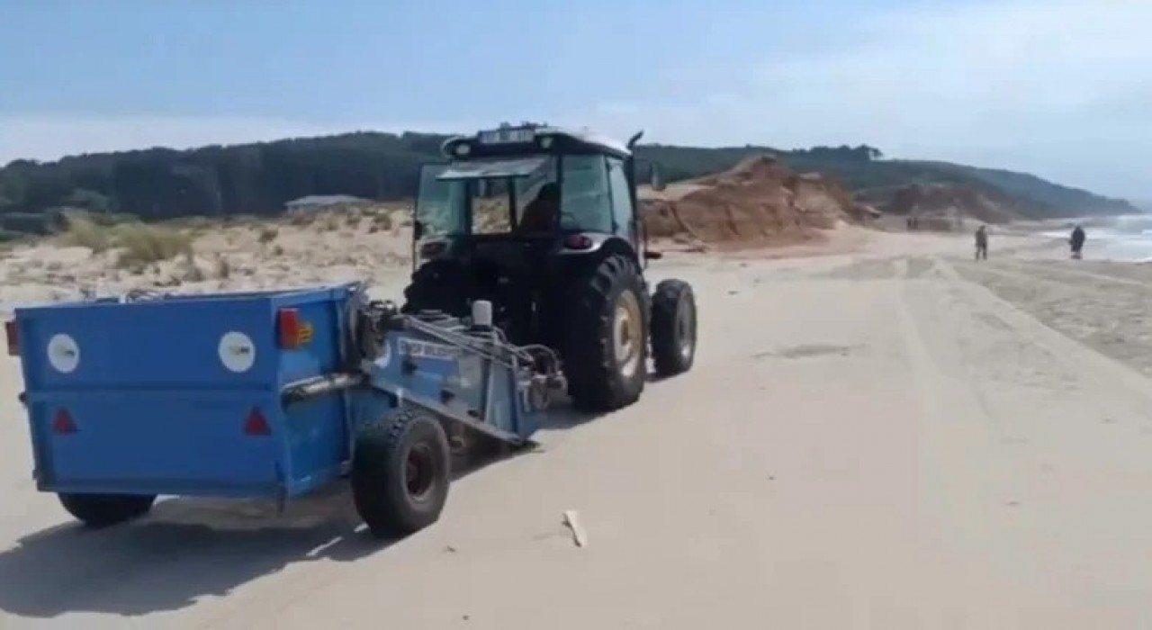 Sarıkum sahilinde temizlik mesaisi