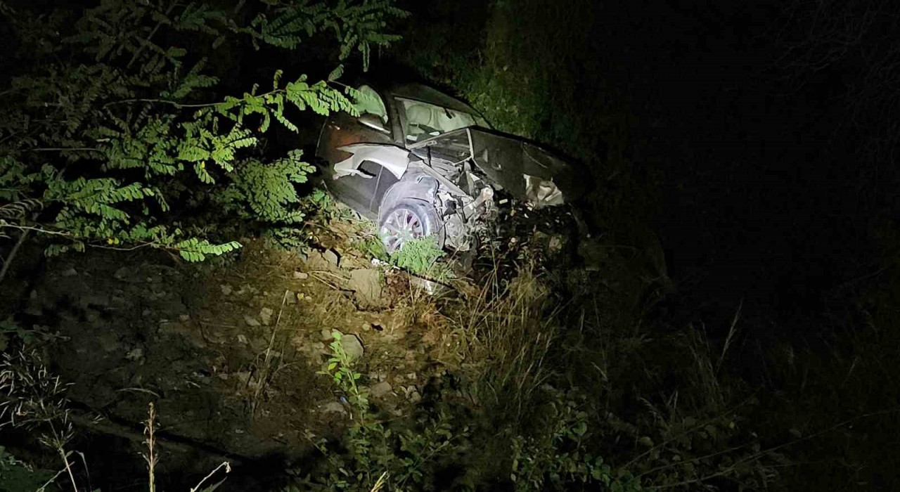 Sarıyerde makas atan sürücü 2 araca çarptı: 3 yaralı