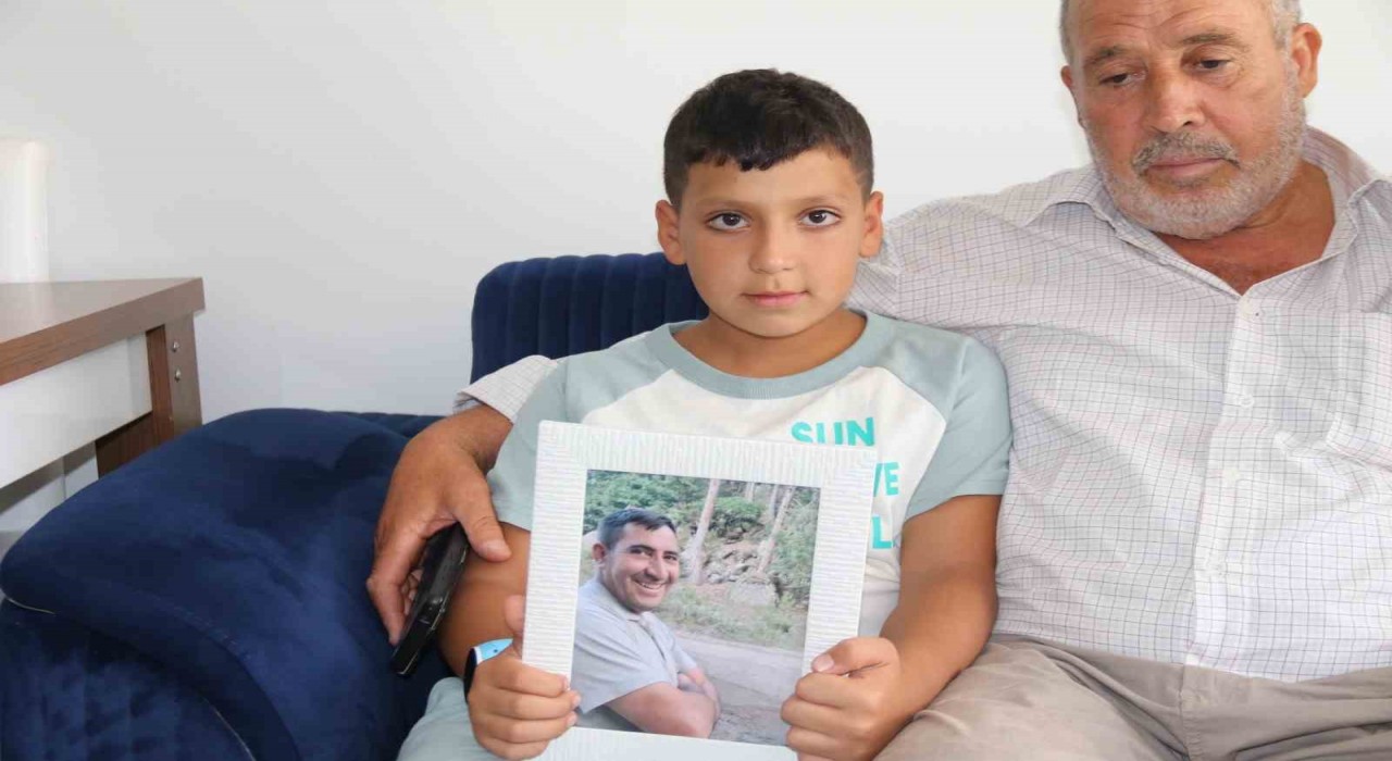 Şehit Eyüp Derelinin oğlu da babası gibi ormanda çalışmak istiyor