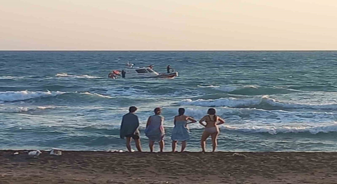 Serinlemek için denize giren 20 yaşındaki genç hayatını kaybetti