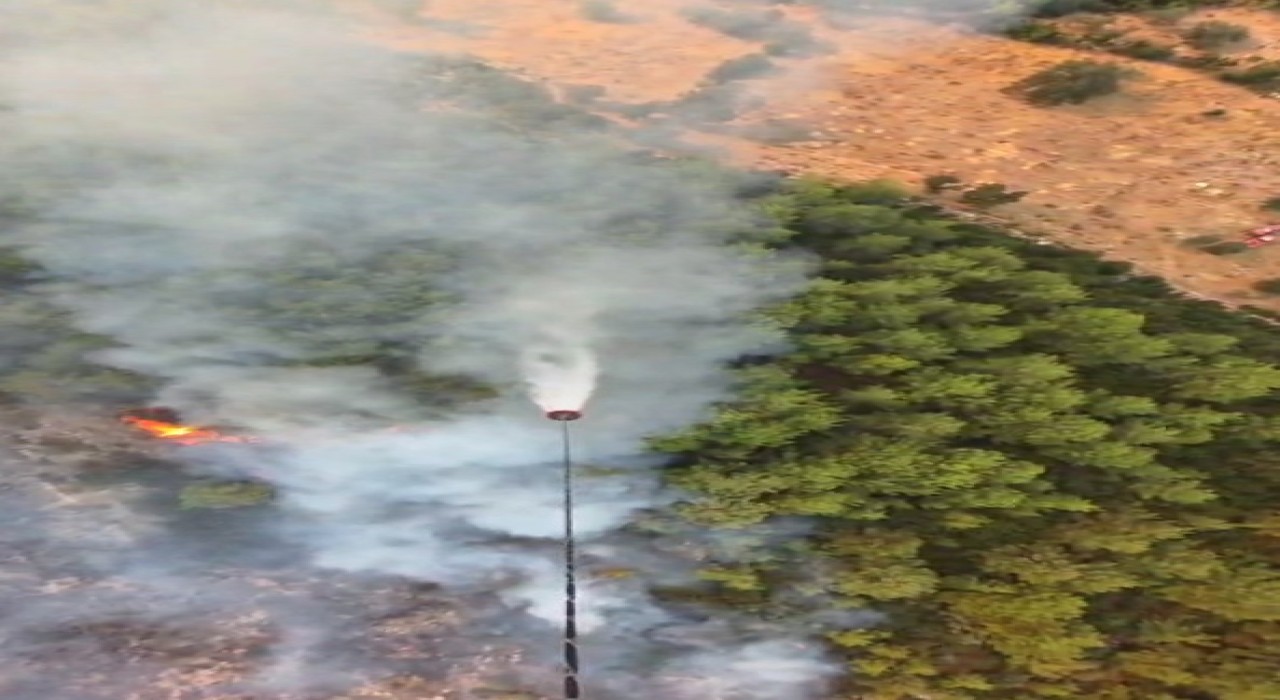 Seydikemerdeki yangına 13 hava aracı ile müdahale ediliyor