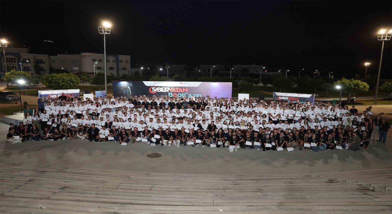 Siber vatanın kahramanları sertifikalarını aldı