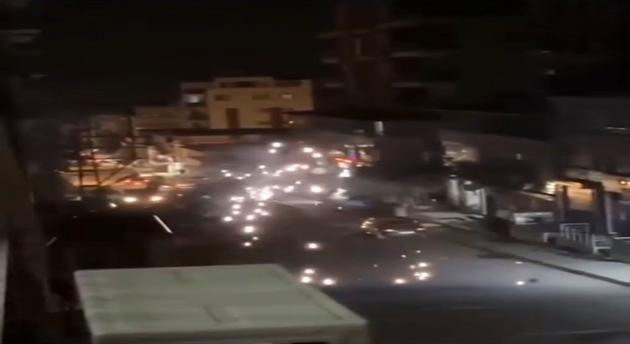 Sıcak havayla genleşen elektrik telleri havai fişek gibi patladı