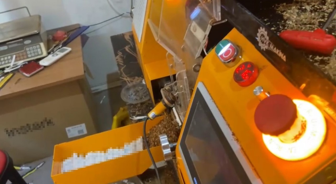 Sigara fabrikası gibi eve operasyon