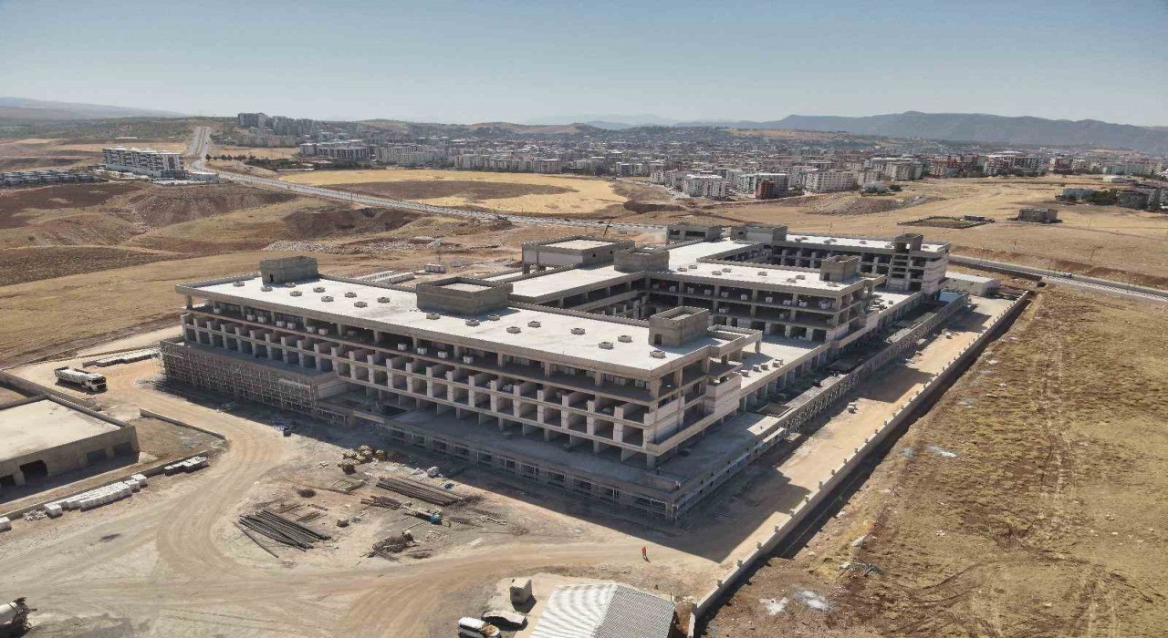 Siirtte 400 yataklı yeni hastane inşaatı incelendi