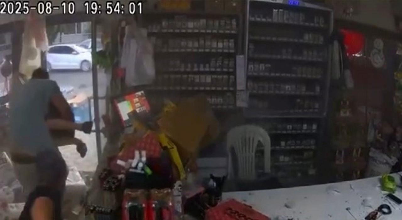 Sındırgıda deprem anı market kamerasına yansıdı