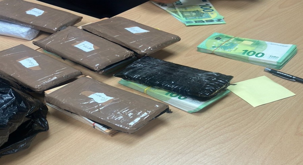 Sınır kapısında 166 bin Euro değerinde kaçak altın ve döviz yakalandı