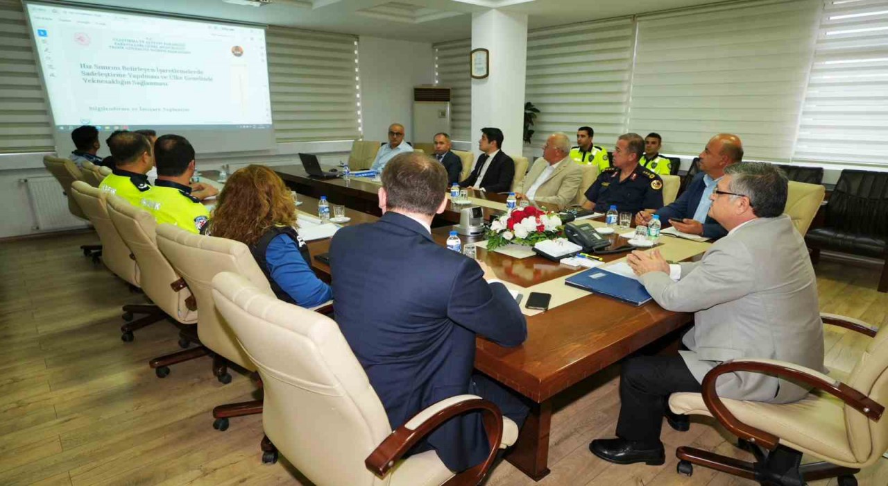 Sinopta şehir içi trafik levhaları sadeleşiyor