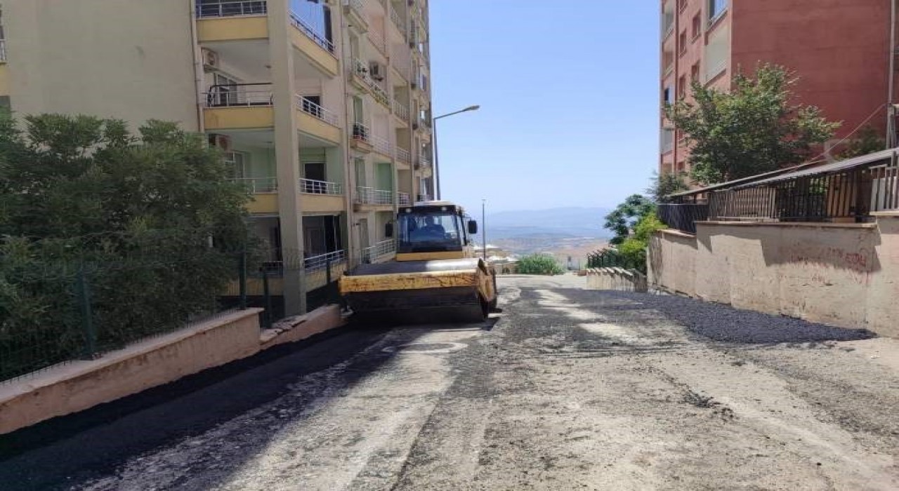 Şırnak Belediyesi yol onarımları için kolları sıvadı