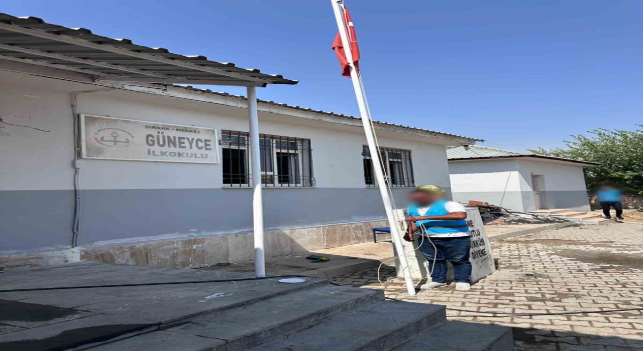 Şırnakta köy okulu yükümlüler eliyle yenilendi