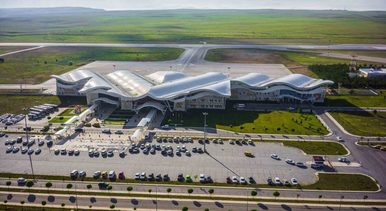 Sivas Nuri Demirağ Havalimanını 7 ayda 297 bin kişi kullandı