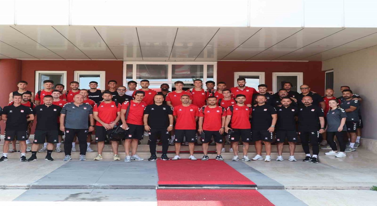 Sivasspor kafilesi Erzuruma gitti