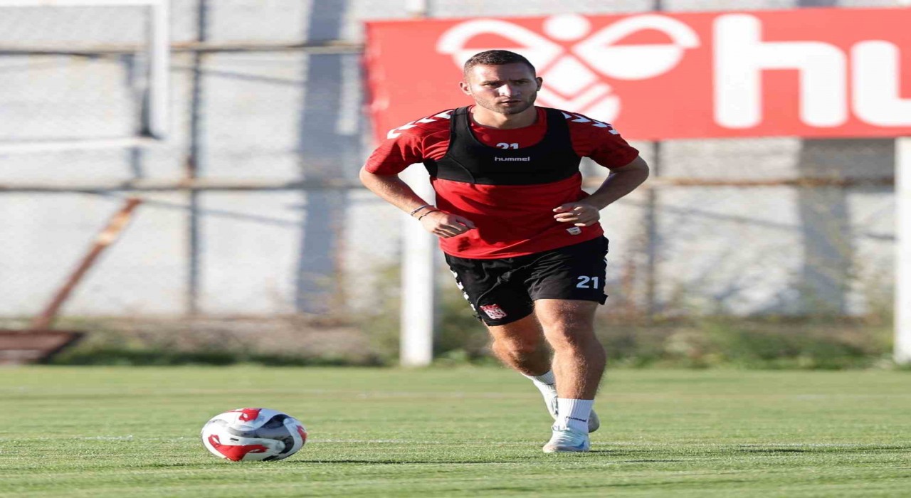 Sivassporda Simic, Sabah FCye transfer oldu