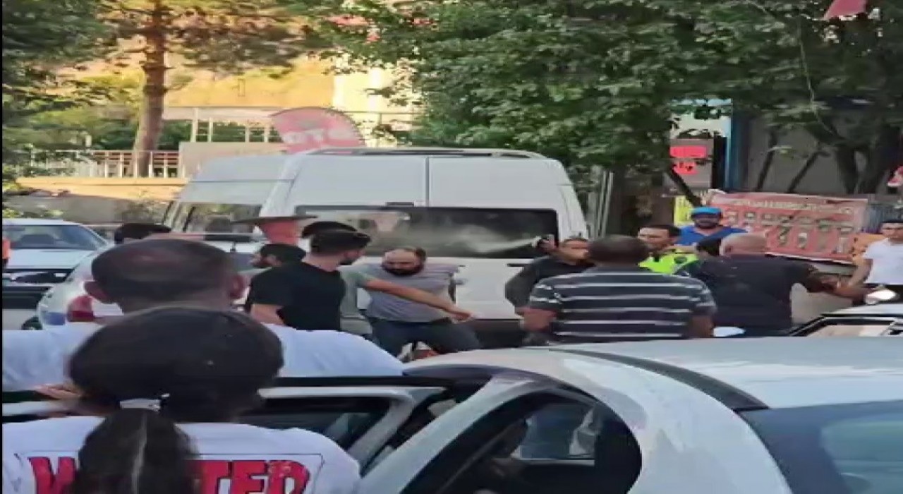 Sivasta borç meselesi yüzünden taraflar birbirine girdi