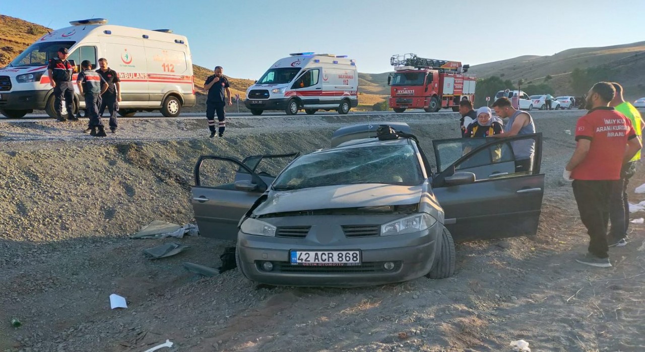 Sivasta otomobil şarampole yuvarlandı: 4 yaralı