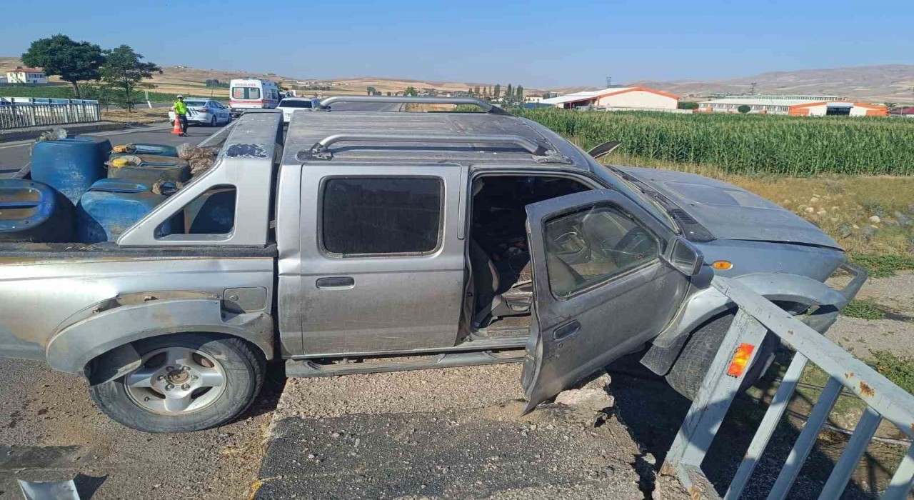 Sivasta trafik kazaları: 4ü çocuk 9 yaralı