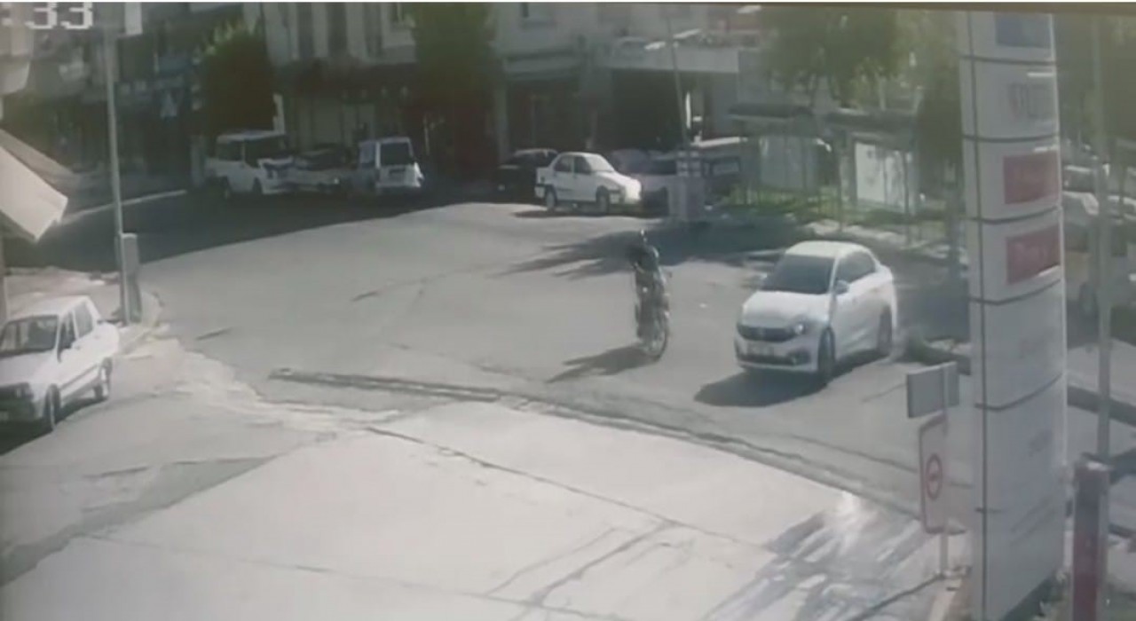 Siverekte hatalı dönüş yapan otomobil kazaya neden oldu