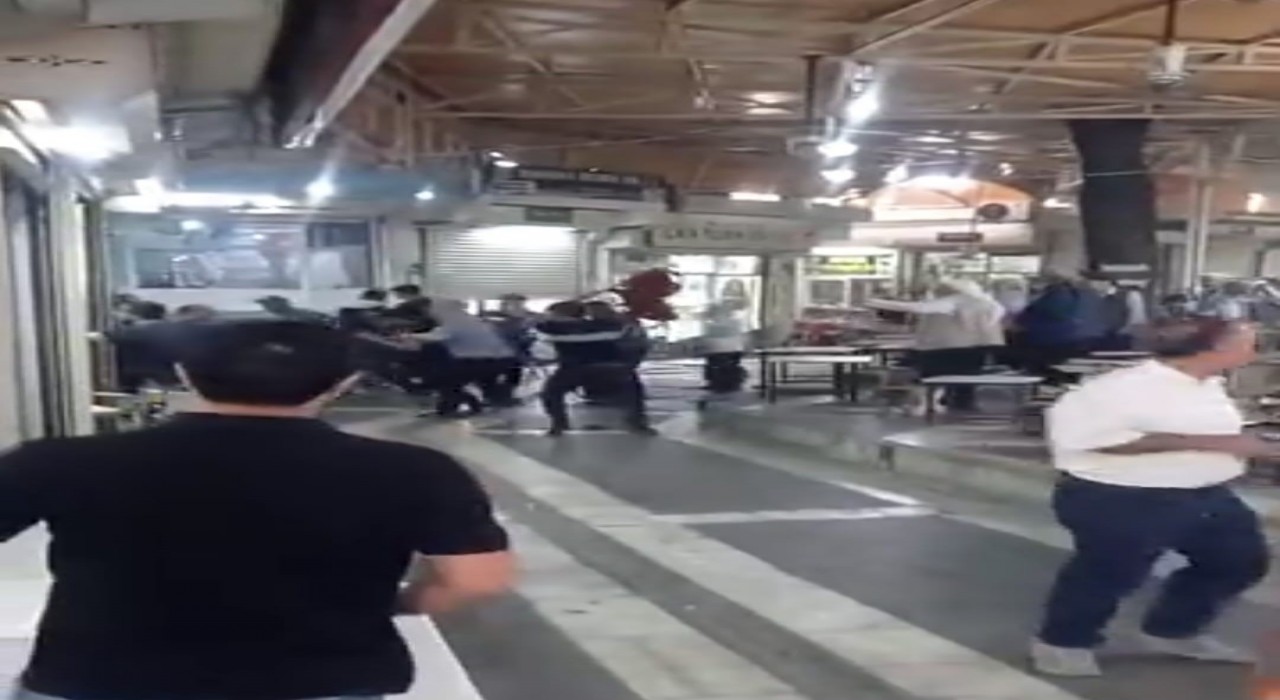 Siverekte sandalye ve masaların havada uçuştuğu kavgada 4 kişi yaralandı