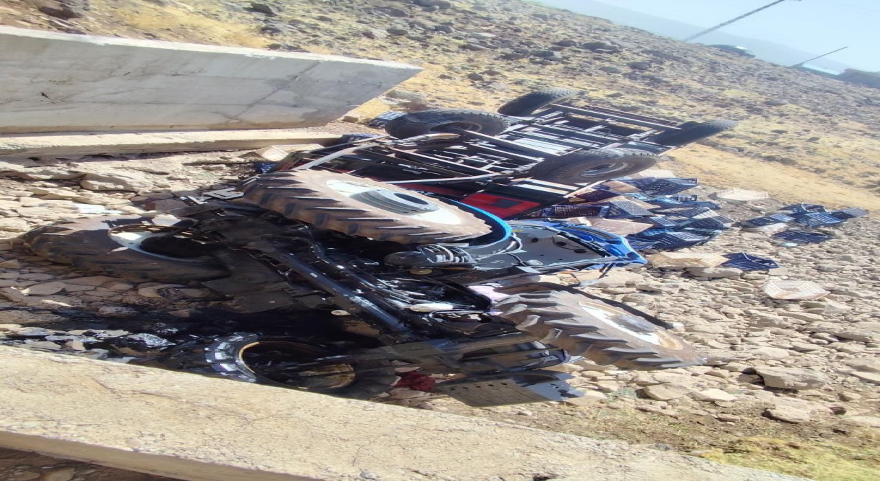 Siverekte traktör köprüden uçtu: 1 yaralı