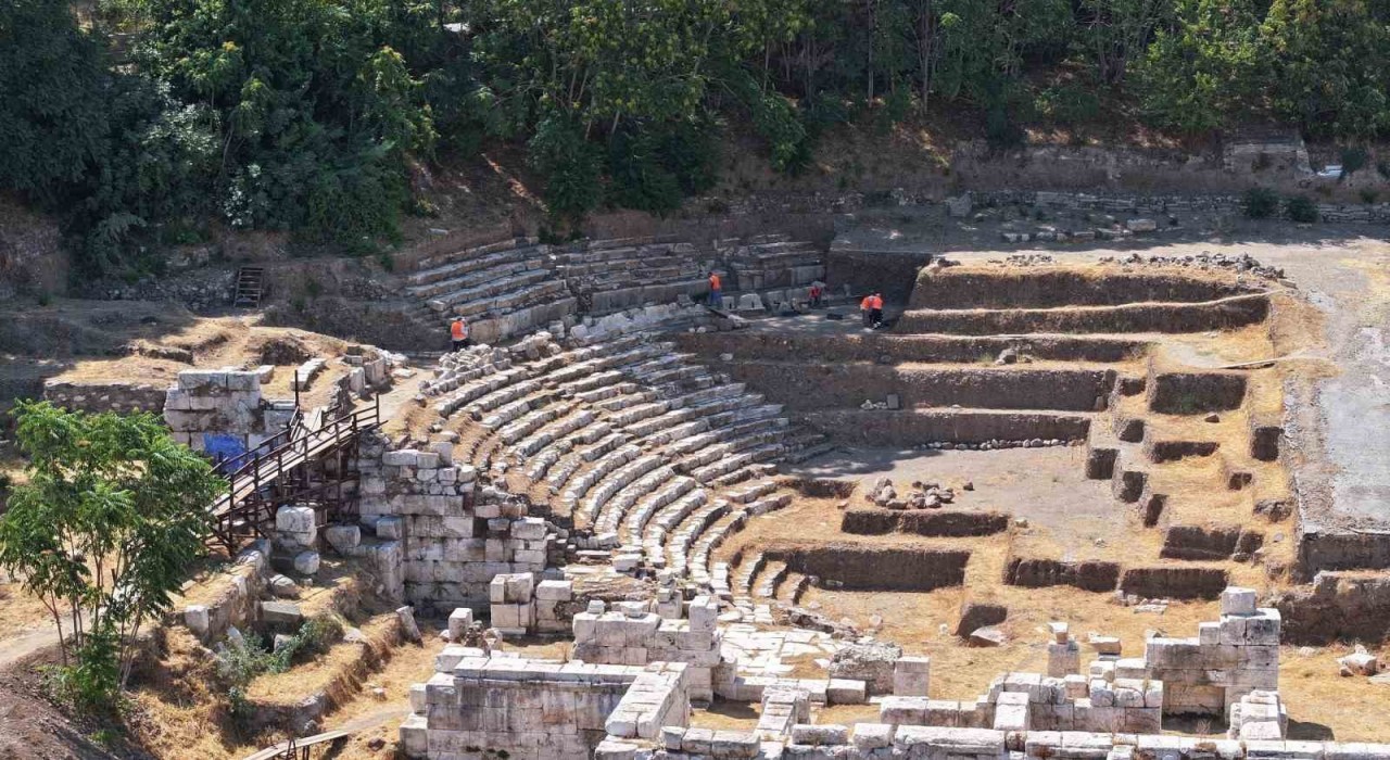 Smyrna Antik Kentinde kazılar sürürüyor
