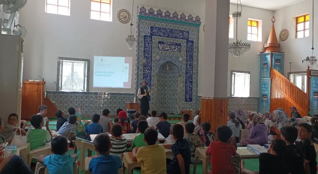 Sökede yaz Kuran kursu öğrencilerine bilinçlendirme seminerleri