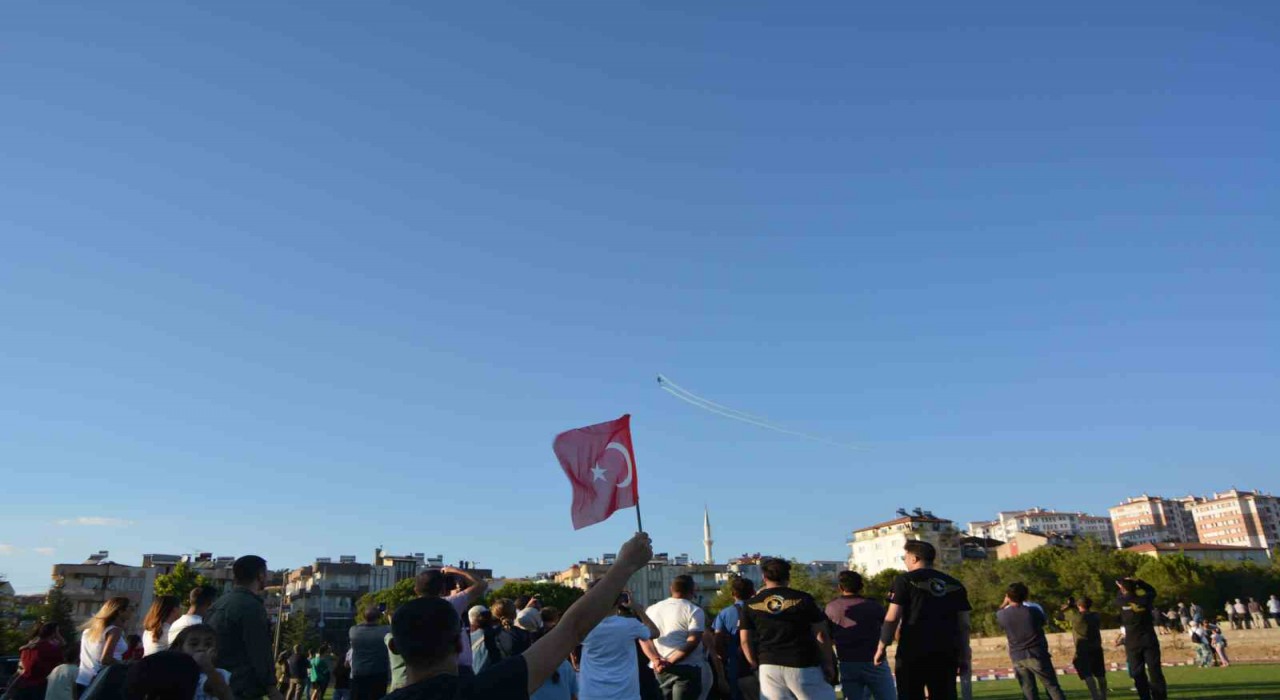 SOLOTÜRK Demircide Kurtuluş Festivali öncesi prova uçuşu yaptı